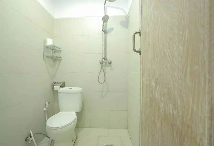 Fotos del hotel Reddoorz Near Raya Semer:  5