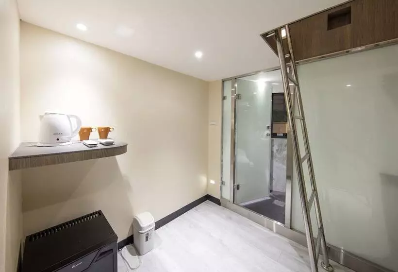 Fotos del hotel Metro Apartment:  2