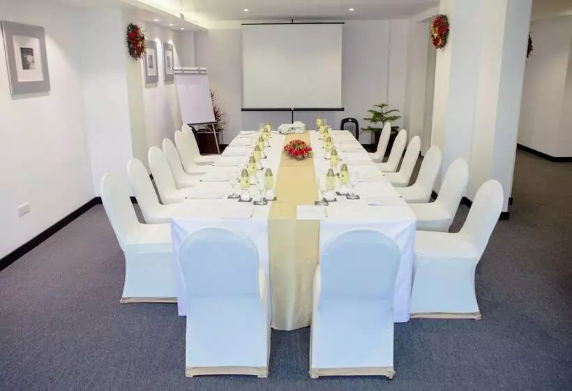 Fotos del hotel Platinum One Suites:  8