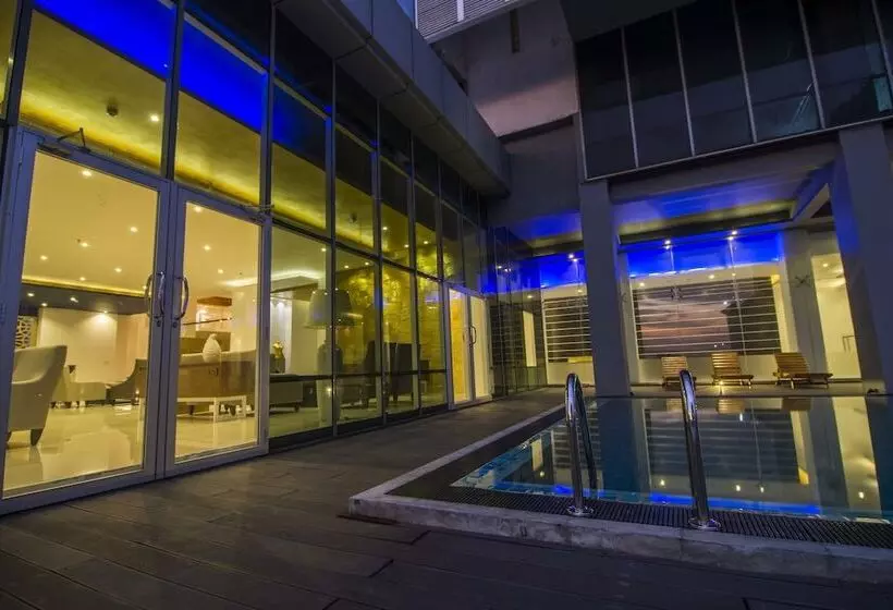 Fotos del hotel Platinum One Suites:  2
