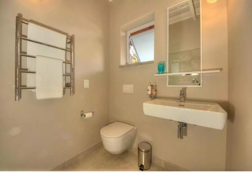 Fotos del hotel Amberhall Guesthouse:  6