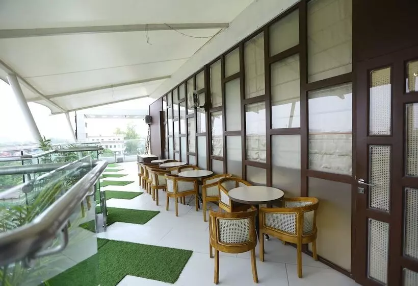 Fotos del hotel The Gurveer Royal:  12