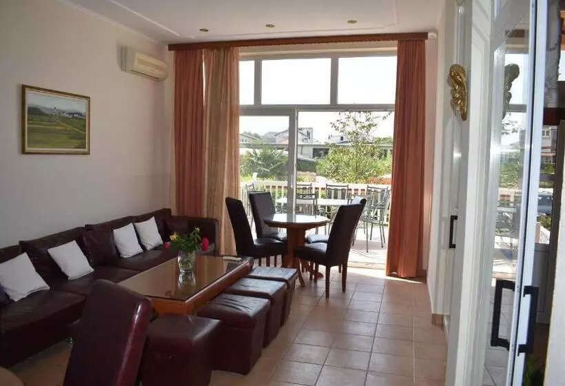 Fotos del hotel Guest House Regina Mundi:  21