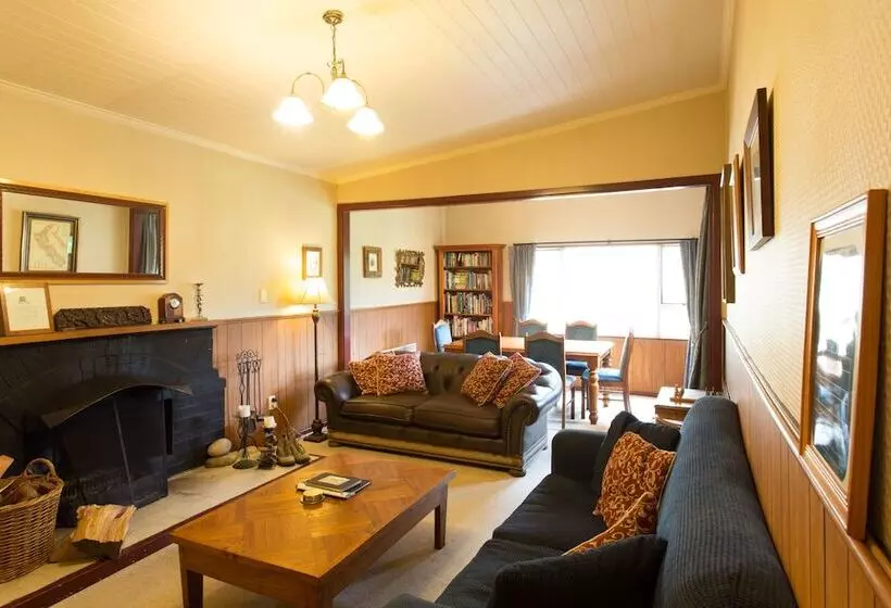 Fotos del hotel Kinloch Lodge - Backpacker:  9