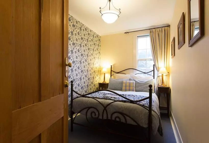 Fotos del hotel Kinloch Lodge - Backpacker:  5