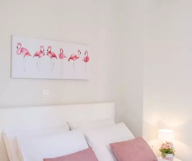 Fotos del hotel Tins Boutique Suites:  4