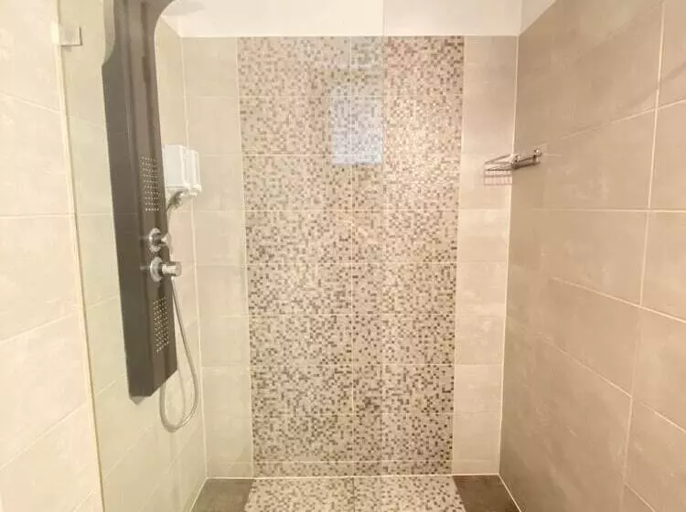 Fotos del hotel Tins Boutique Suites:  11