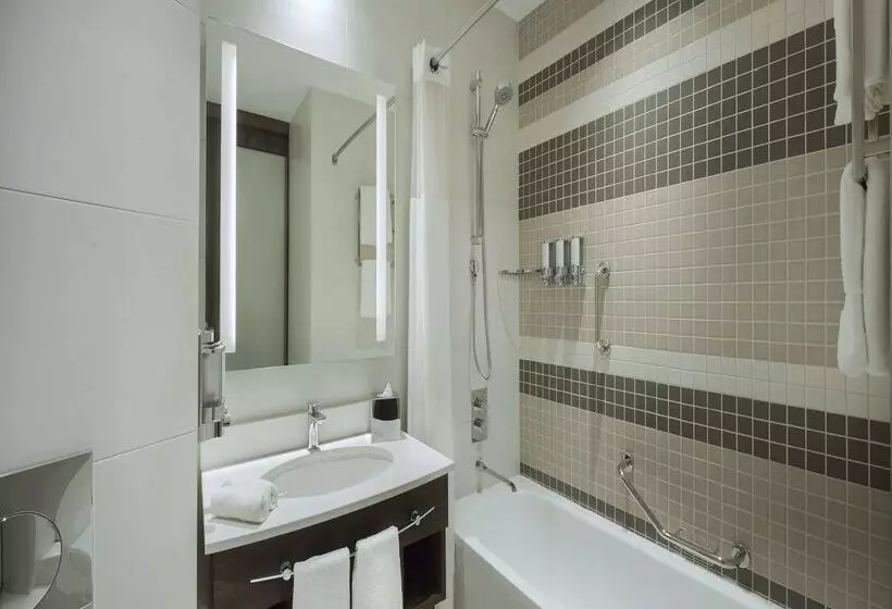 Hampton By Hilton Dubai Airport