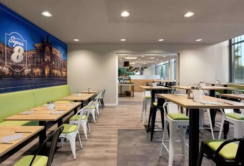 Fotos del hotel Super 8 By Wyndham Dresden:  2