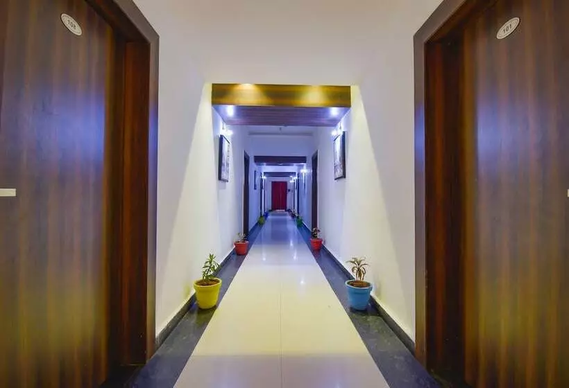 Fotos del hotel Fabhotel Pentagon Airport - Fully Vaccinated Staff:  2
