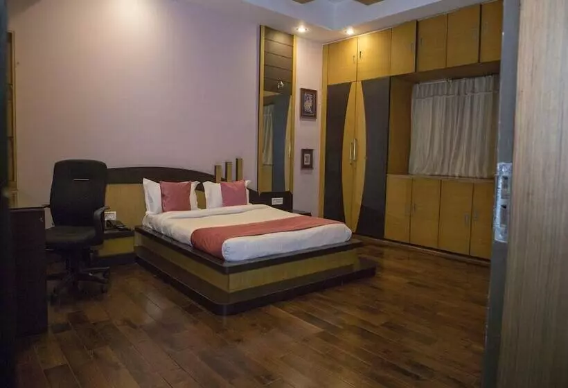 Oyo 11345 Hotel White House Inn Oyo 11345 Hotel White House Inn