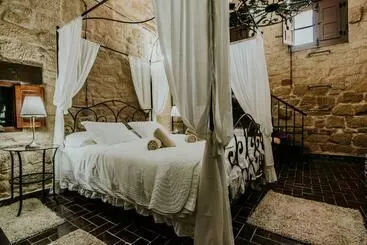 Durmiendo Como Reyes En La Rioja - Cihuri