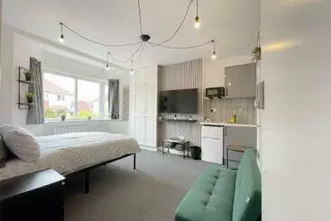 Cosy Bright Studio Apartment Close To Wembley Stadium - Wembley
