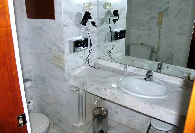 Fotos del hotel Ginosi Pedralbes:  5