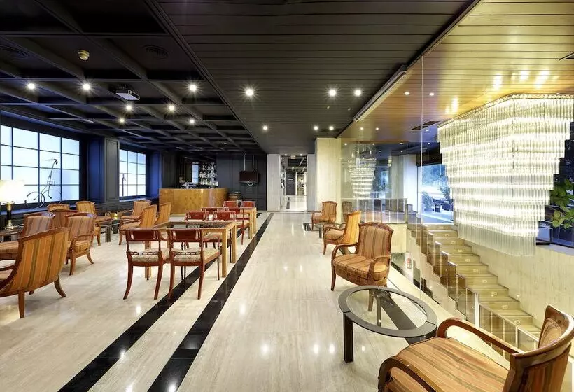 Fotos del hotel Crisol Puerta De Burgos:  2