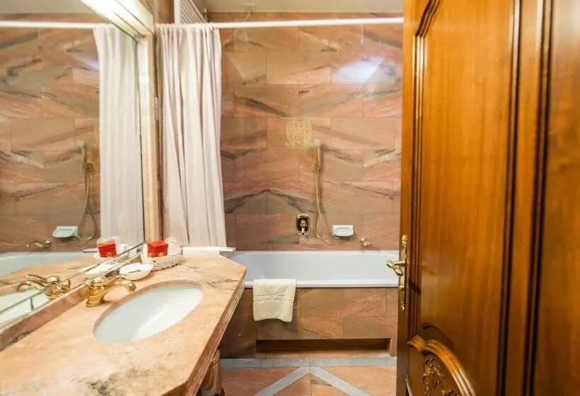 Fotos del hotel Palais Porcia:  4