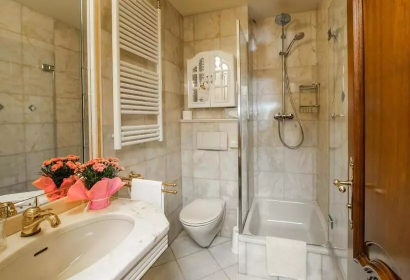 Fotos del hotel Palais Porcia:  2