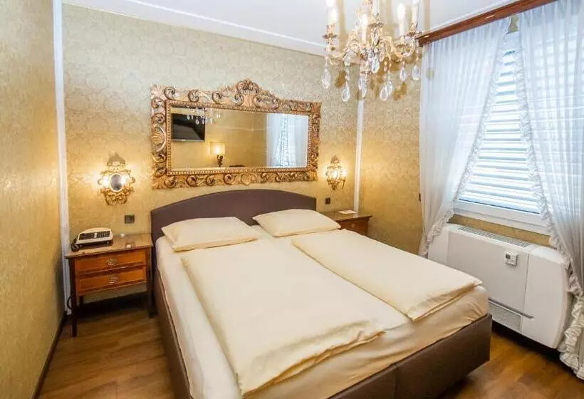 Fotos del hotel Palais Porcia:  5