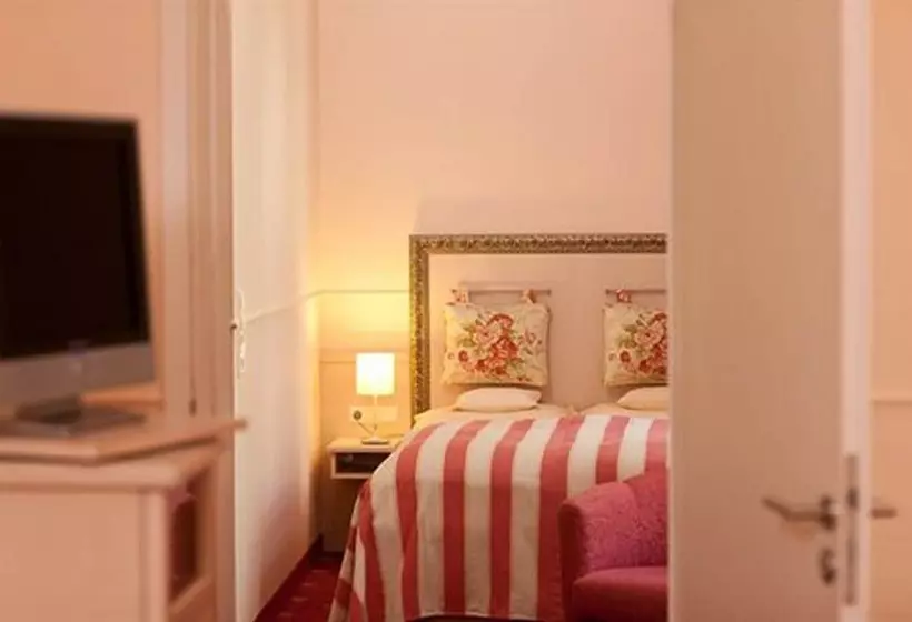 Augusta Am Kurfürstendamm