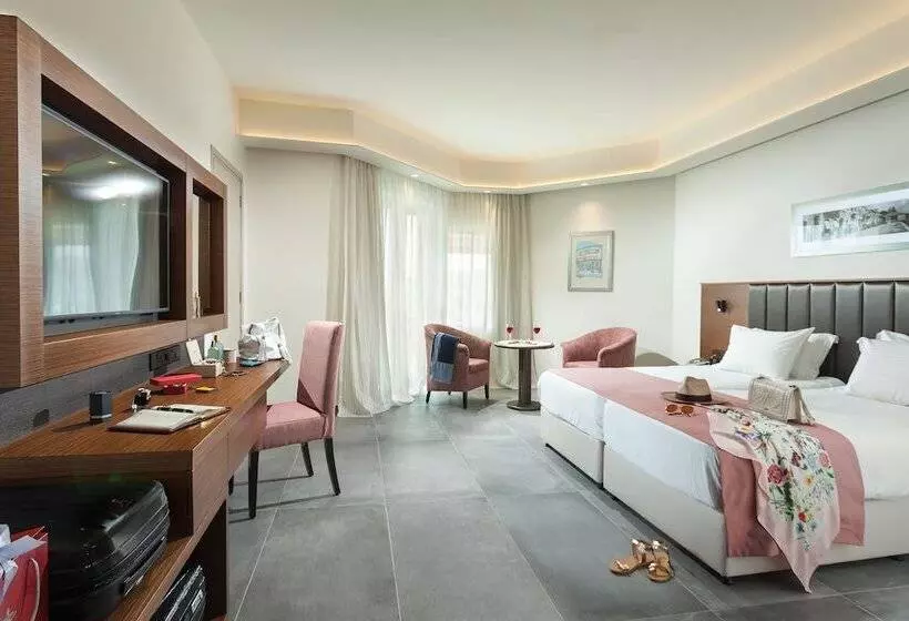 Fotos del hotel St Raphael Resort:  2