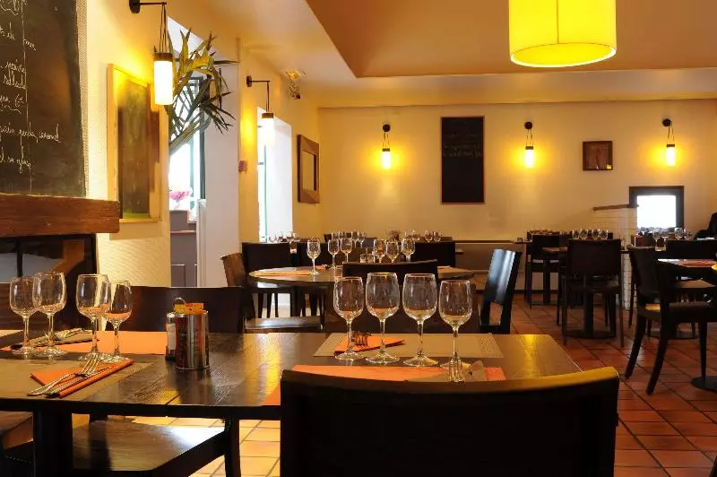 Fotos del hotel Kyriad Reims Est  Parc Expositions:  5