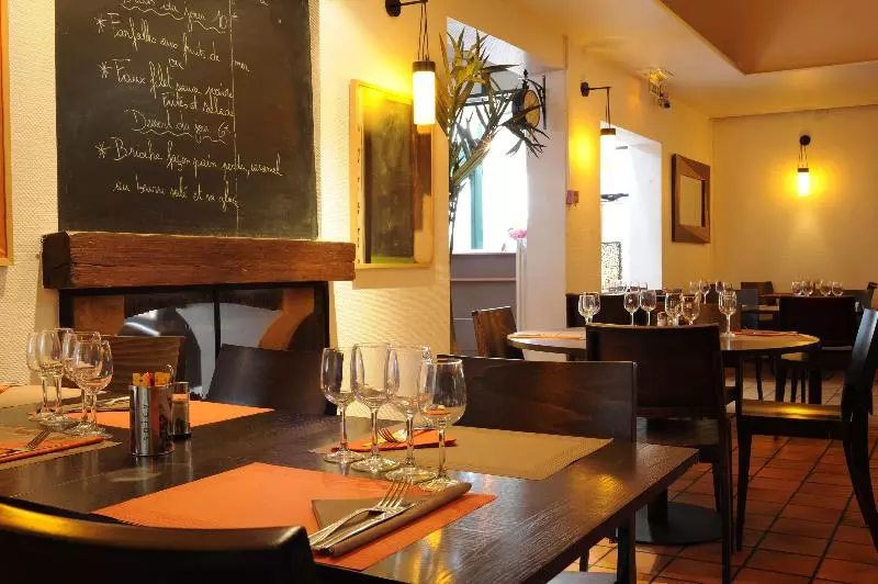 Fotos del hotel Kyriad Reims Est  Parc Expositions:  22