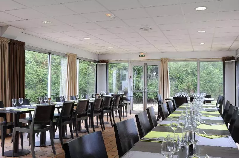 Fotos del hotel Kyriad Reims Est  Parc Expositions:  4