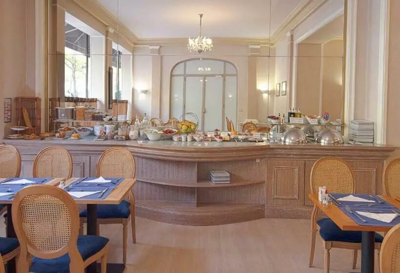 Fotos del hotel Royal  Paris Champs Elysées:  11