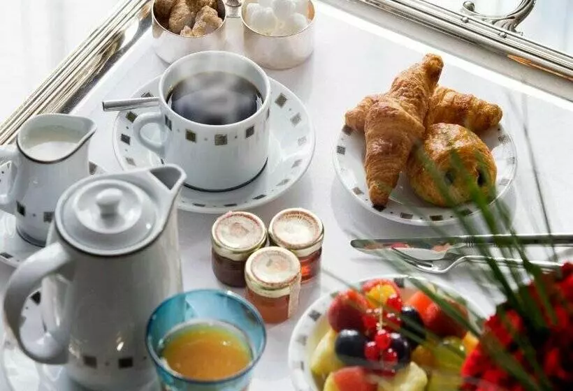 Fotos del hotel Warwick Paris:  3