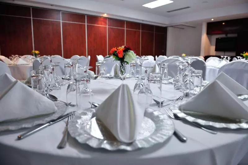 Fotos del hotel Golden Tulip Kumasi City:  24
