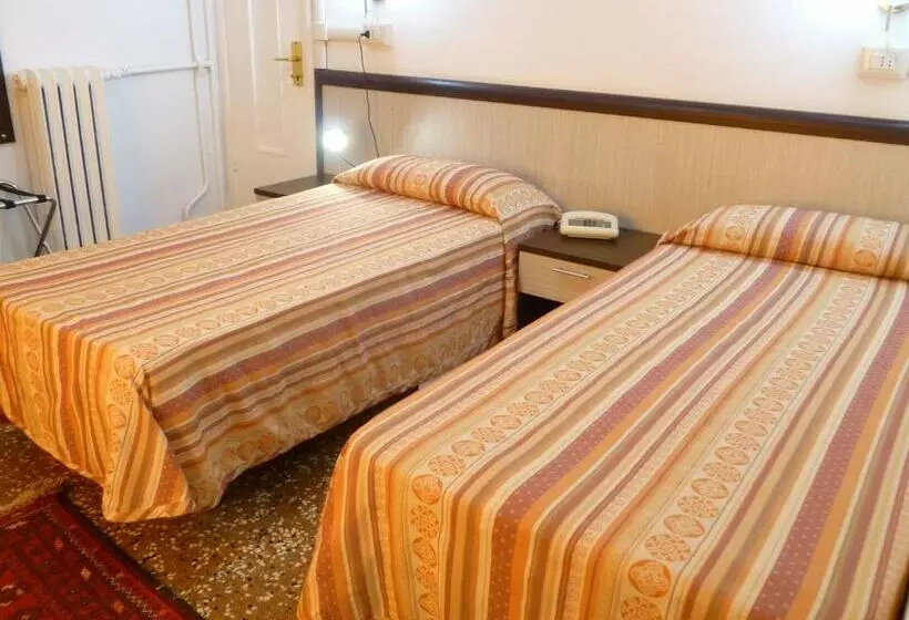 Fotos del hotel Agnello D Oro Genova:  7