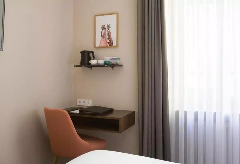 Fotos del hotel Perrin  Former Carlton:  25