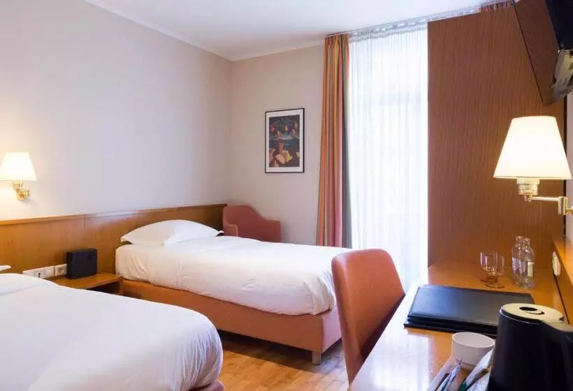 Fotos del hotel Perrin  Former Carlton:  19