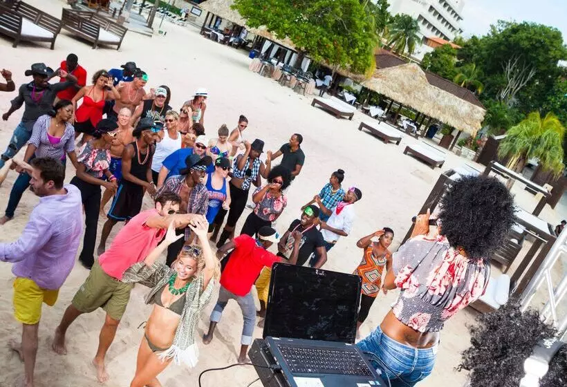Fotos del hotel Sandals Ochi Beach All Inclusive Resort Couples Only:  25