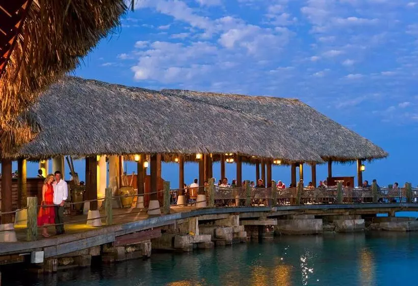 Fotos del hotel Sandals Ochi Beach All Inclusive Resort Couples Only:  2