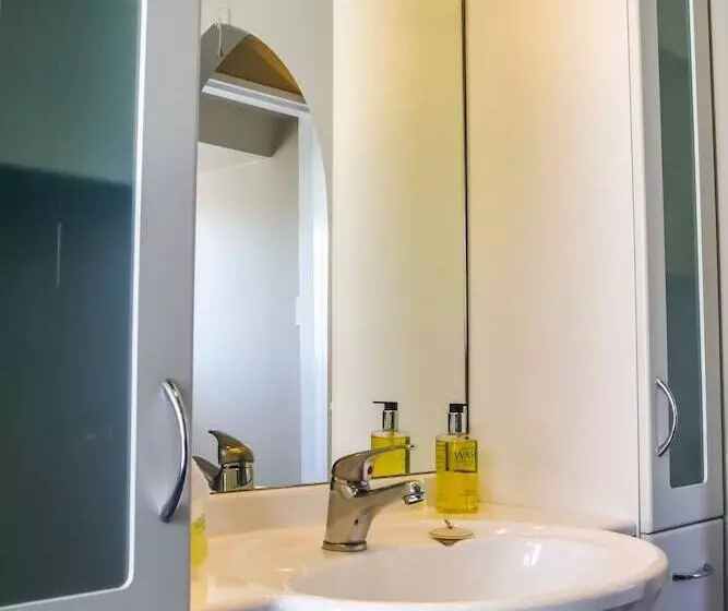 Fotos del hotel Camelot Motor Lodge:  7