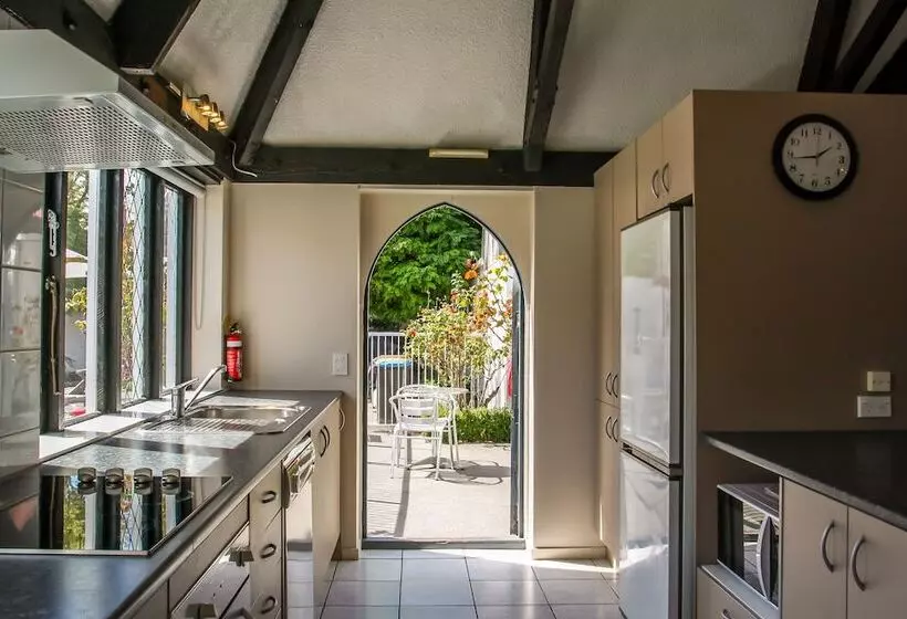 Fotos del hotel Camelot Motor Lodge:  5