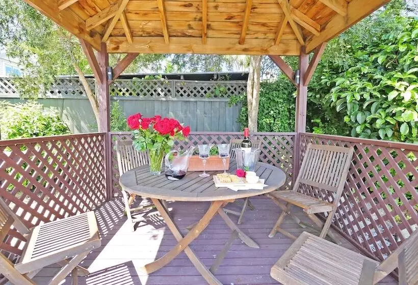 Fotos del hotel Arthur's Court Motor Lodge:  3