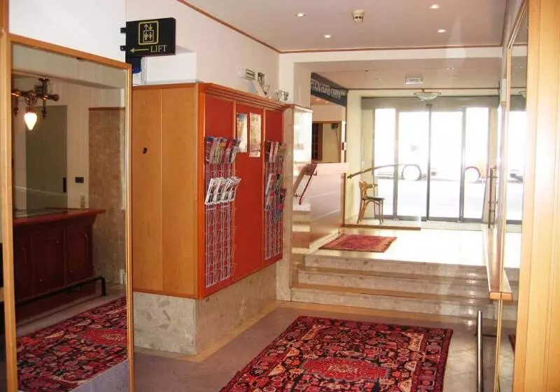 Fotos del hotel Carina:  2