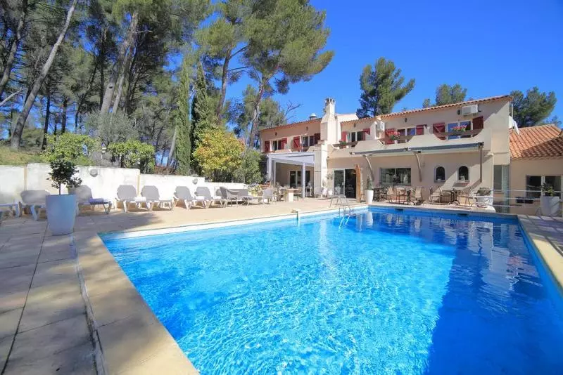 Authentic By Balladins Le Mas Des Ecureuils