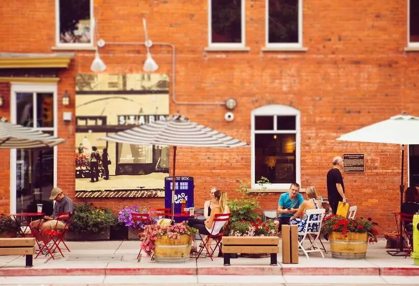 Fotos del hotel Four Points By Sheraton Hotel & Suites Calgary West:  7