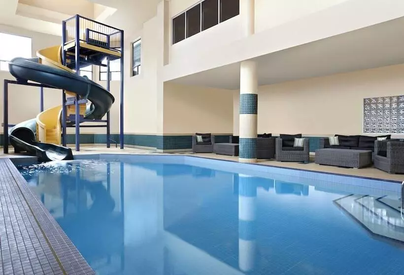 Fotos del hotel Four Points By Sheraton Hotel & Suites Calgary West:  2