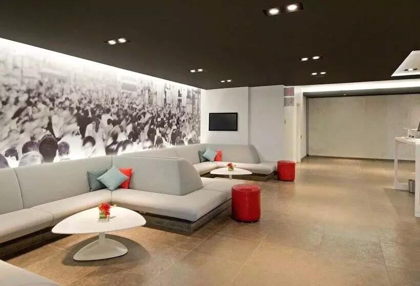 Novotel Montreal Center