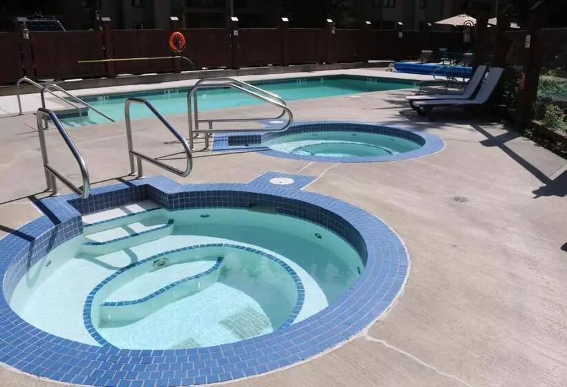 Fotos del hotel Tantalus Resort Lodge:  13