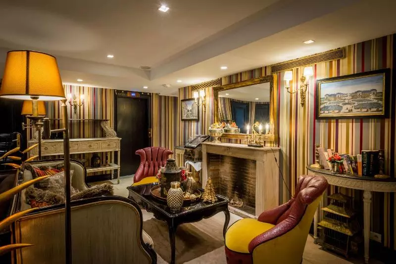 Fotos del hotel Hôtel Chateaubriand Champs Elysées:  15