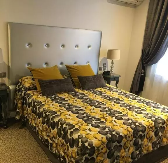 Fotos del hotel Grand Hotel Des Terreaux:  15