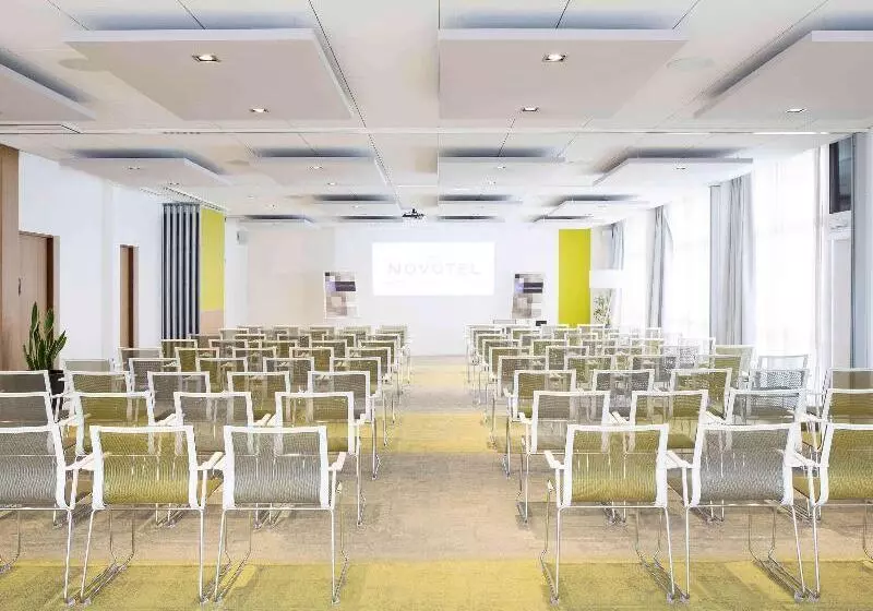 Fotos del hotel Novotel Bordeaux Lac:  21