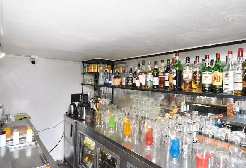 Fotos del hotel Kings International:  25