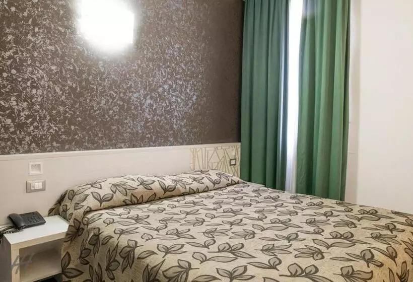 Fotos del hotel Holiday:  17