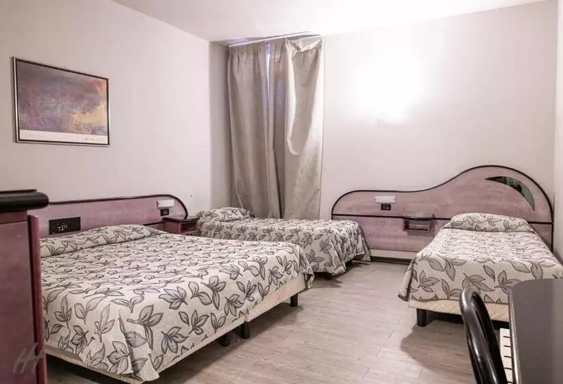 Fotos del hotel Holiday:  15